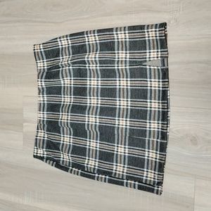 Plaid skirt with slit